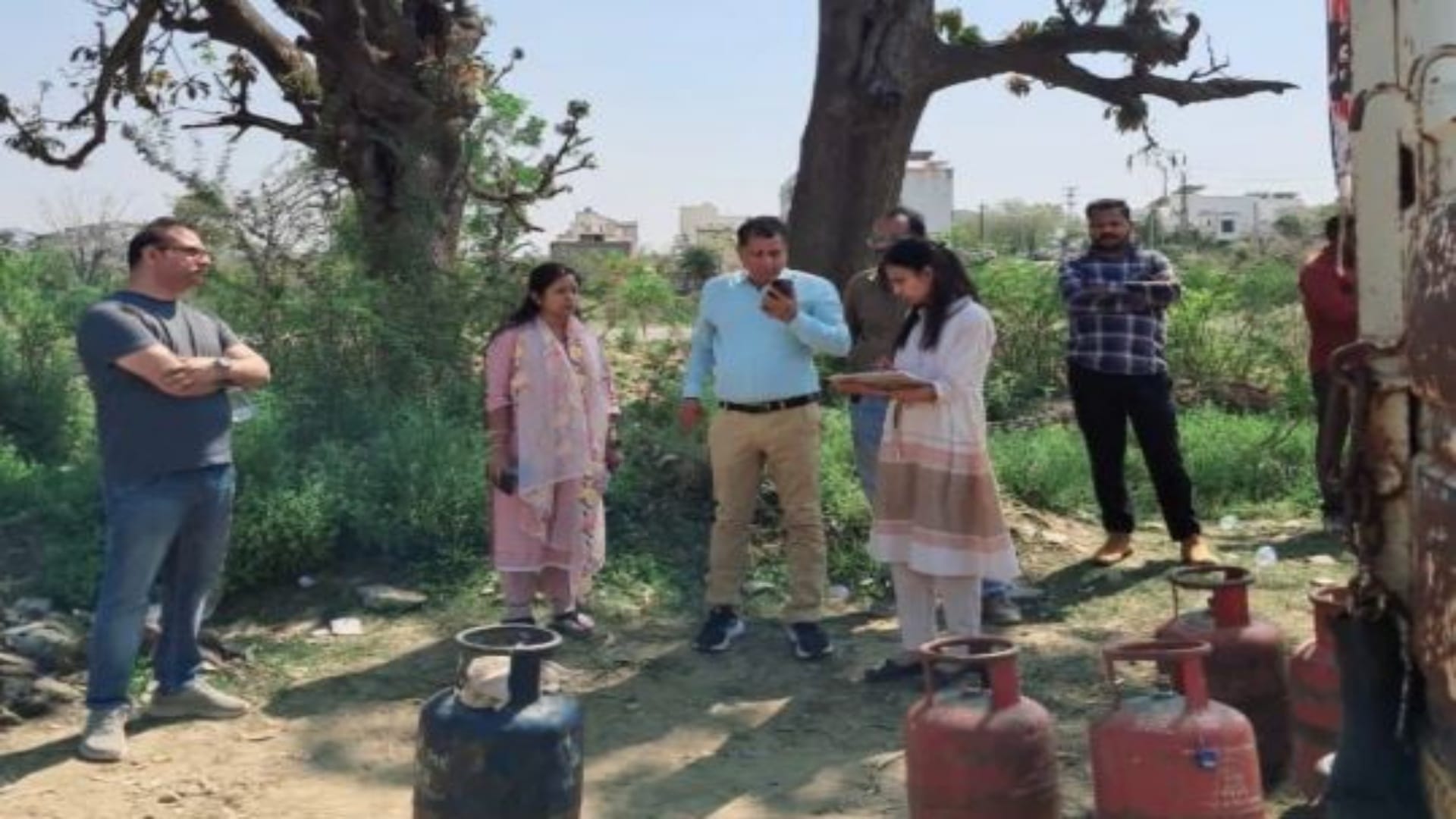 उदयपुर में अवैध गैस रीफिलिंग पर कार्रवाई