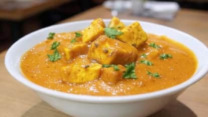 UP Big News Akhilesh meets Avimukteshwarananda, Monalisa becomes UP's daughter-in-law; Shikha Gautam's claim