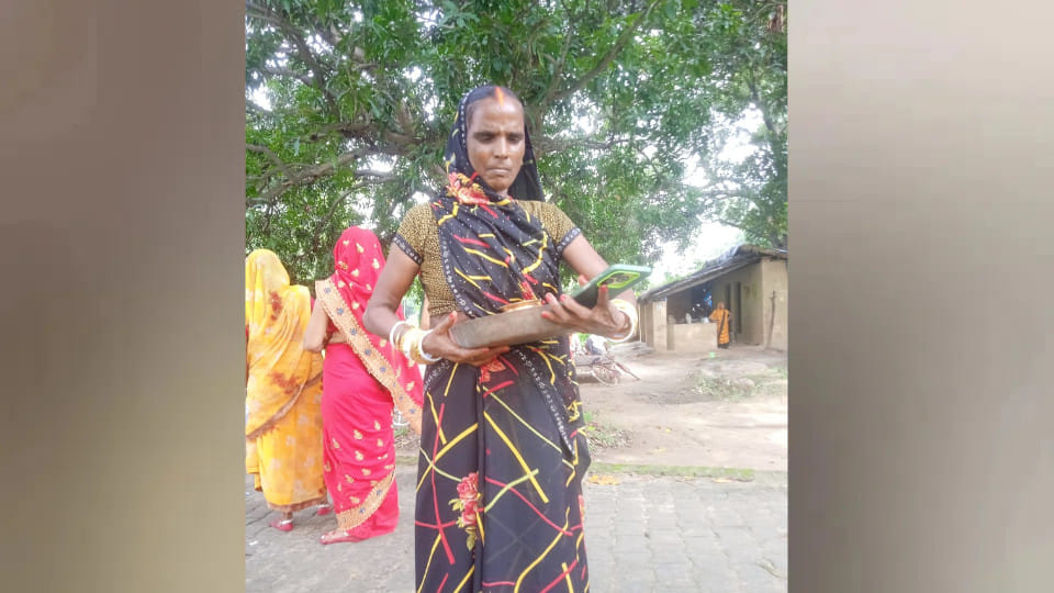 Woman dies after being hit by a carriage, sparking outcry in her home – accident occurred while returning home