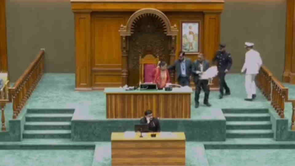 Uttarakhand Budget Session 2026 Uproar in House on LPG gas Crisis and black marketing