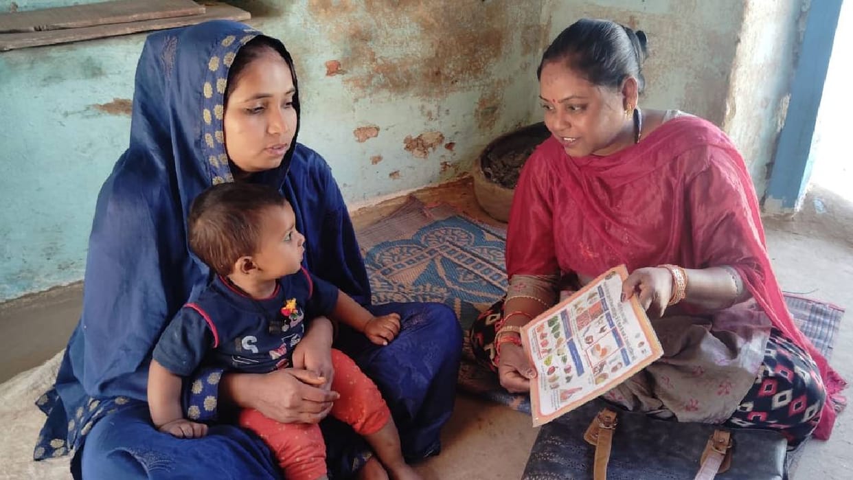 UP: Health friends are becoming a bridge for the health of villagers, raising awareness among women; they play