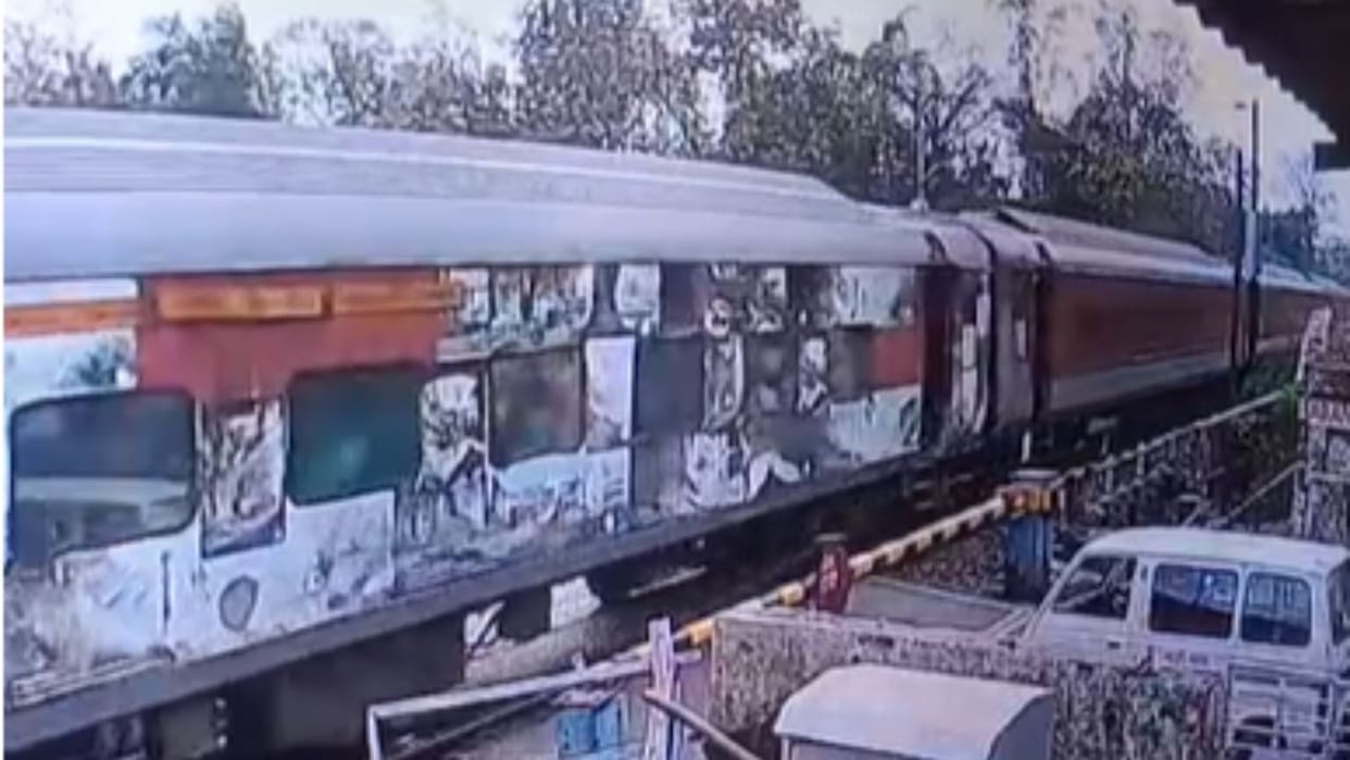 Lekhpal died after being hit by train near Indiranagar railway gate of Shahjahanpur