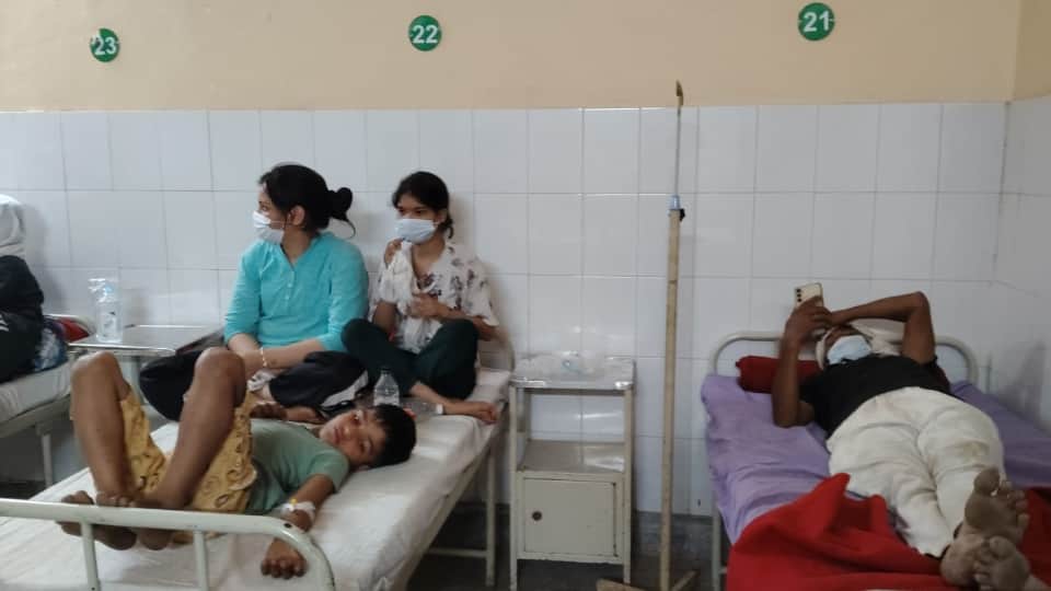 Ammonia Gas Leak from Cold Storage Triggers Panic in Agra Village Full Details in Hindi