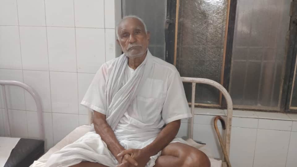 Ammonia Gas Leak from Cold Storage Triggers Panic in Agra Village Full Details in Hindi