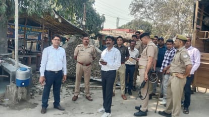 temporary shops demolished outside the Transport Department by Bulldozer in Bareilly
