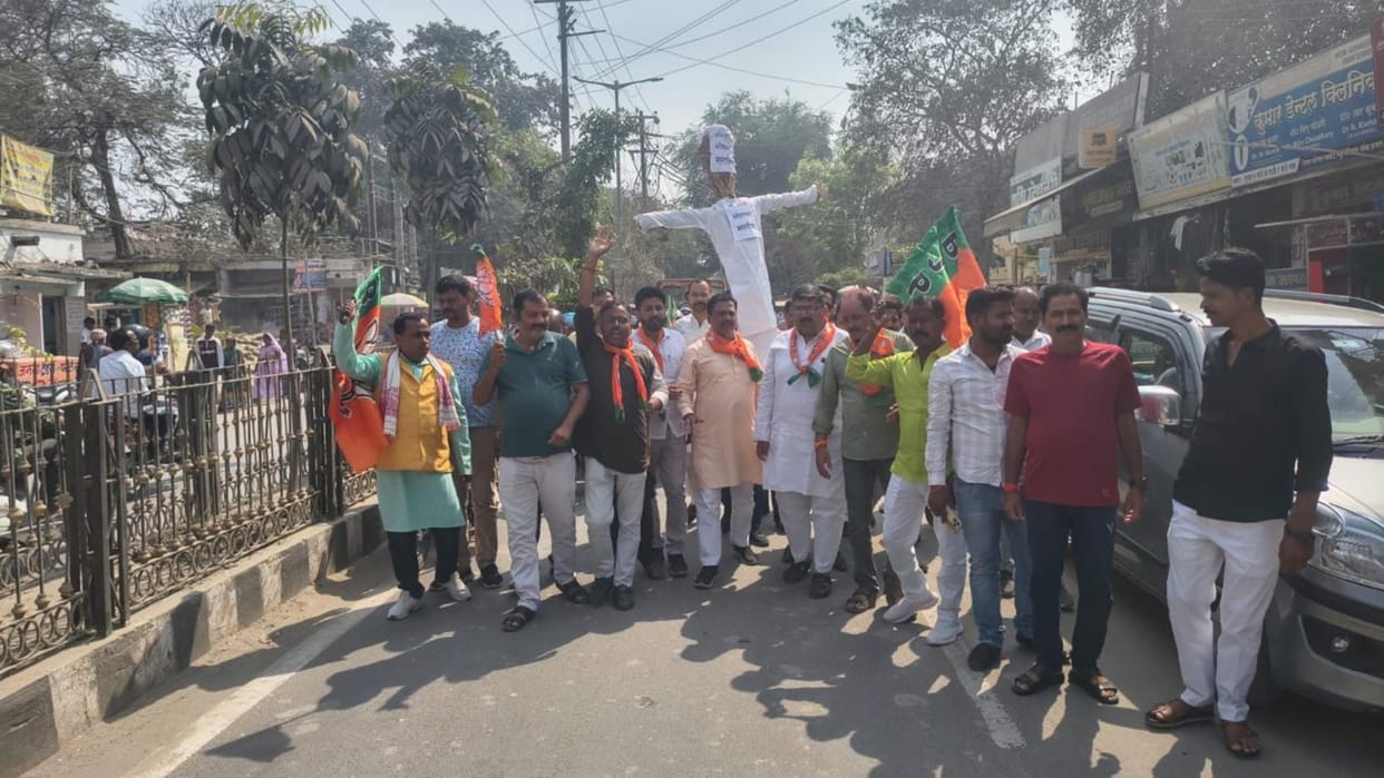 Demand for strict action against Maulana Salim for making indecent remarks on CM Yogi's mother in chhapra