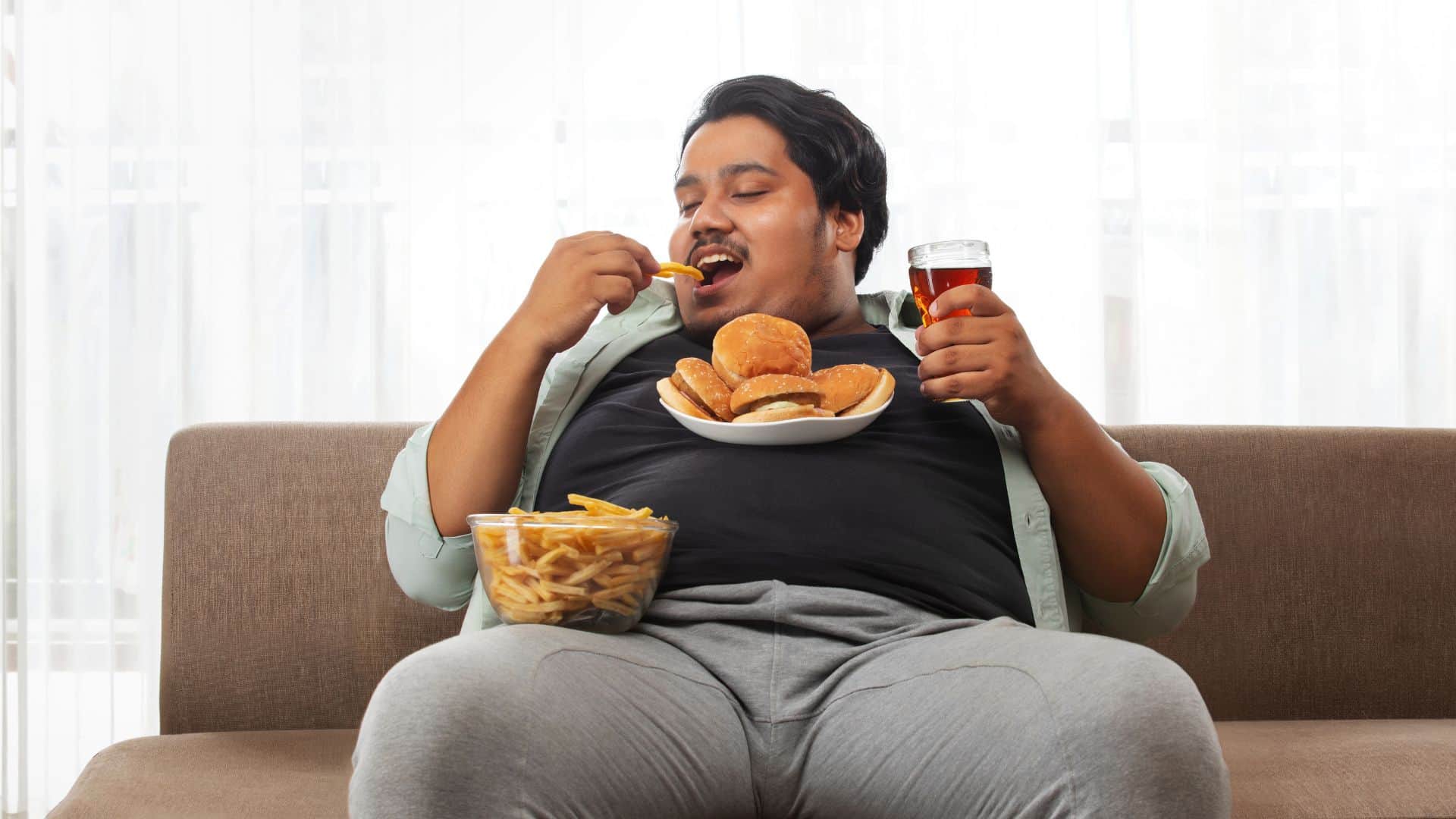 Proper Eating Posture Doctor Explains Why Sitting in Sukhasana is Best for Digestion and Preventing Acidity