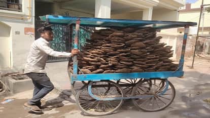 LPG Shortage Forces Families in Agra to Cook on Traditional Cow-Dung Cake Stoves
