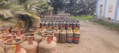 Meerut LPG Gas Crisis Police Deployment at Agencies Home Delivery of Cylinders UP News in Hindi