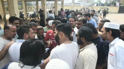 Israel-Iran War: Fight for gas cylinders in Meerut, uproar and squabbles at agencies