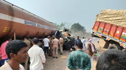 Head-on collision between a truck and diesel tanker in Shravasti one driver killed other fled