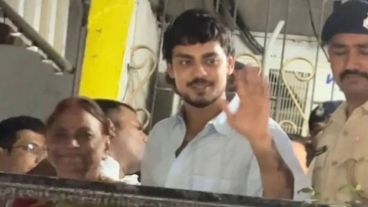 Warm Welcome for Ishan Kishan in Nawada as Fans Gather in Large Numbers