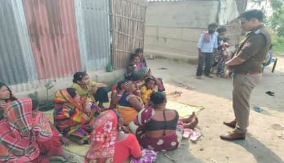 E-rickshaw overturns on Rudrapur Highway, seven-year-old student dies in the accident