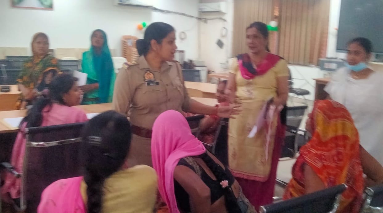 Hamirpur Young Womans Purse Stolen from Collectorate Auditorium During Womens Public Hearing