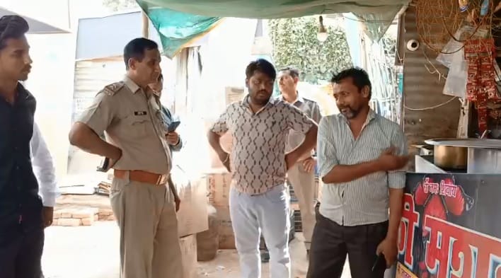 Auraiya DM Takes Action Amid Rumors of Gas Shortage Raid Conducted at 27 Location 14 Domestic Cylinders Seized