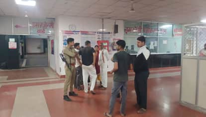 Jalaun Unidentified Vehicle Collides with Chitrakoot SOG Gypsy Four Policemen Including In charge Injured