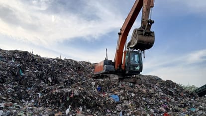 Kanpur The mountain of garbage in Panki flares up once again Toxic fumes leave residents gasping for breath