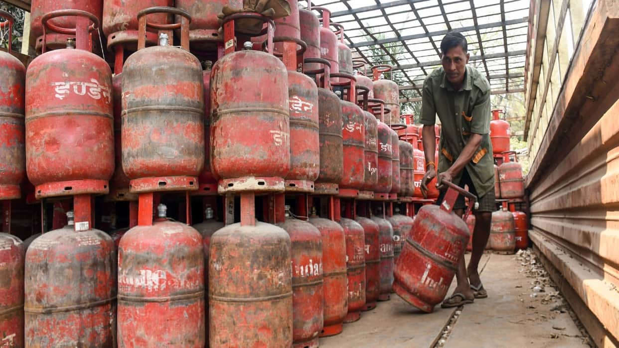 LPG KYC Deadline: 2.12 Lakh ConsumersMust Complete e-KYC by 23 August