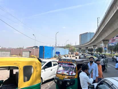 LPG Crisis: Kilometre-Long Queues in Jaipur, Kitchens Turn to Wood and Coal