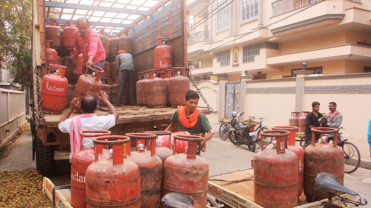 Gas Cylinders arriving in Dehradun on sixth day supply is normal cylinders are being delivered every 5-7 days