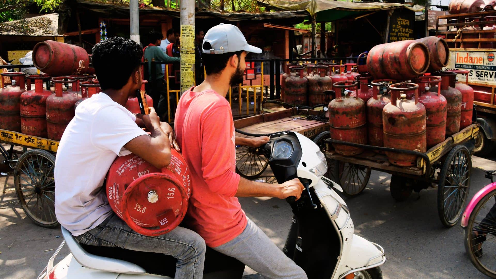 LPG Cylinder Gas Crisis in Varanasi Food cooked over open fires in hotels monasteries community kitchens