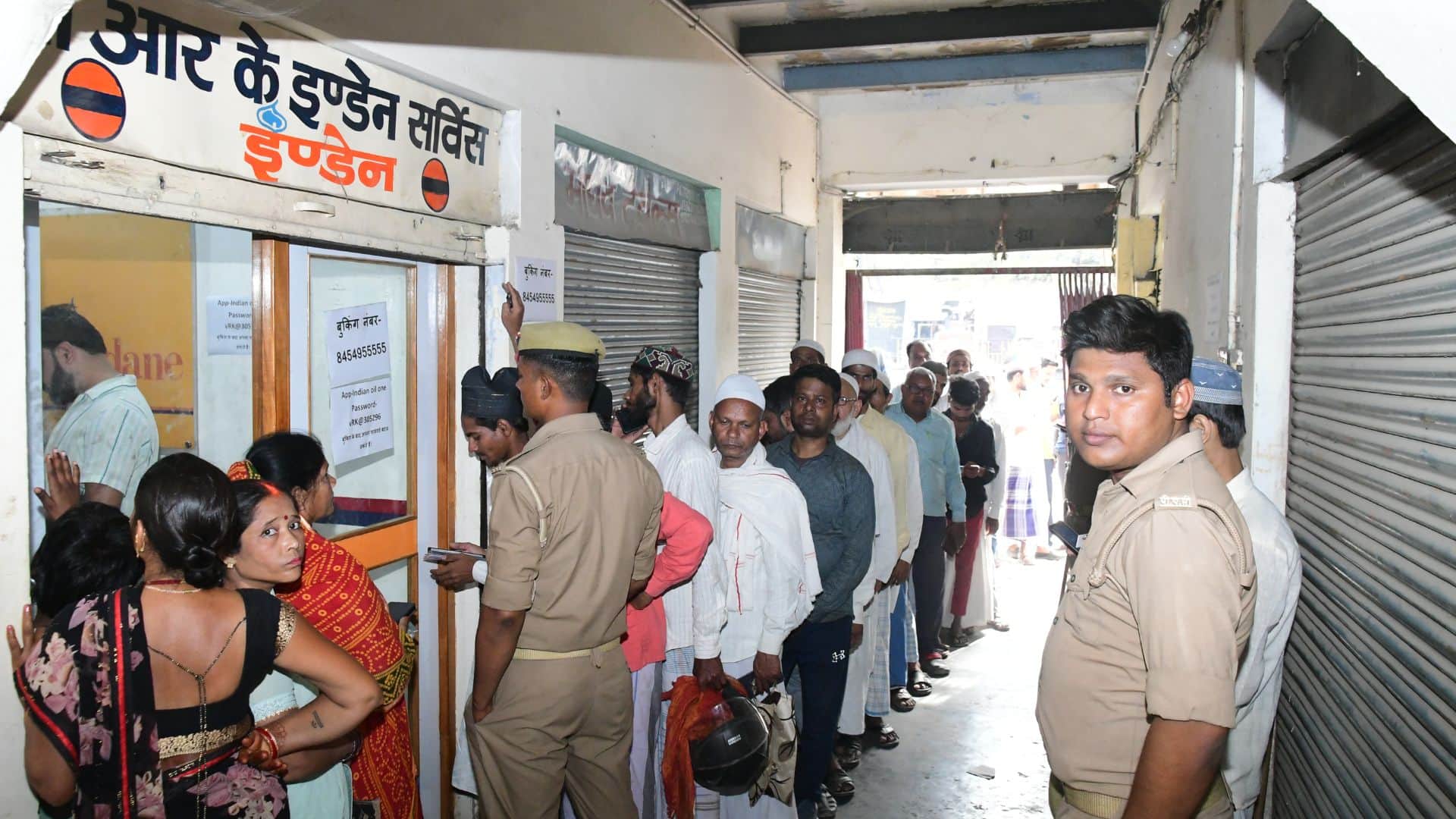 LPG Cylinder Gas Crisis in Varanasi Food cooked over open fires in hotels monasteries community kitchens