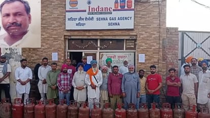 LPG crisis Elderly Man Waiting in Line for gas Cylinder Dies of Heart Attack in Barnala