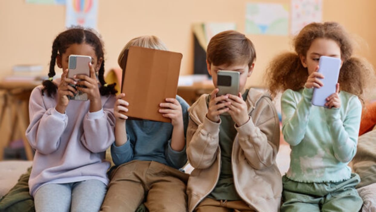 uk-pressures-meta-youtube-tiktok-to-restrict-children-access-online-safety-law