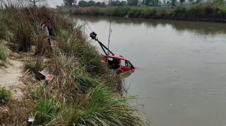 car hit a couple riding bike and fell into canal In Bulandshahr