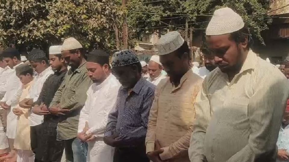 jumma alvida namaz in Aligarh