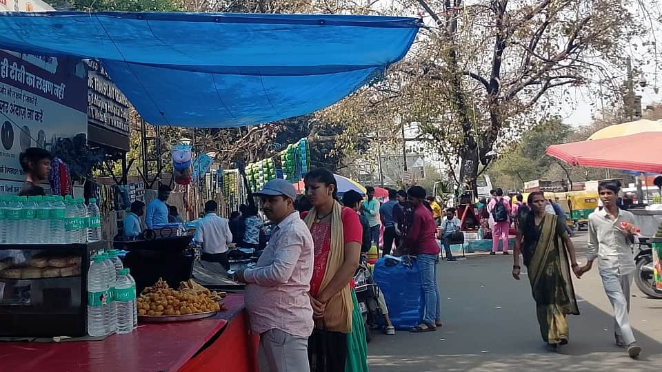 LPG shortage threatens Delhis street food 40 percentage dhaba closed food prices rise up to 20 percentage