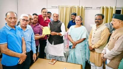 Sindhi community met Rajnath Singh in Lucknow put demand to declare holiday on birth anniversary of Jhulelal
