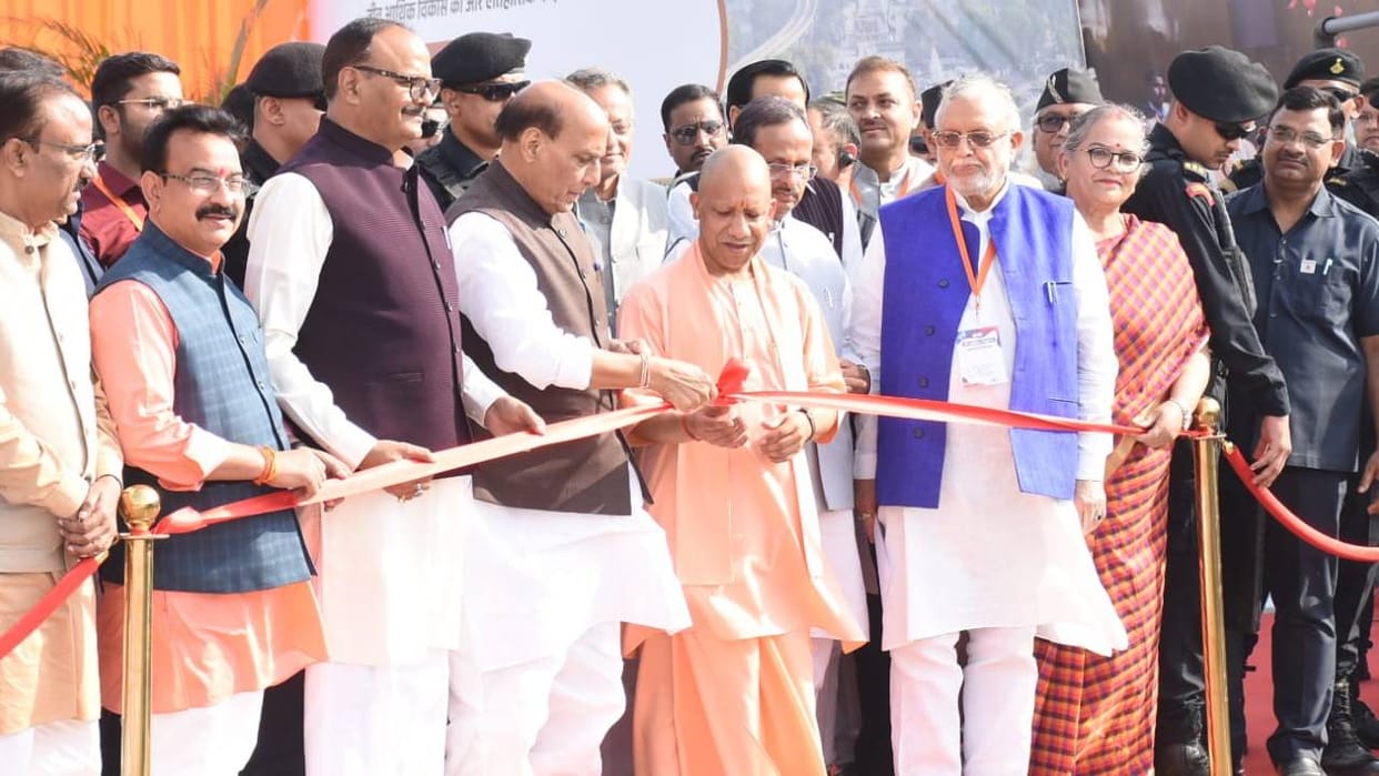 UP: Defence Minister Rajnath Singh Arrives in Lucknow, Inaugurates Green Corridor; Relief from Traffic Congest