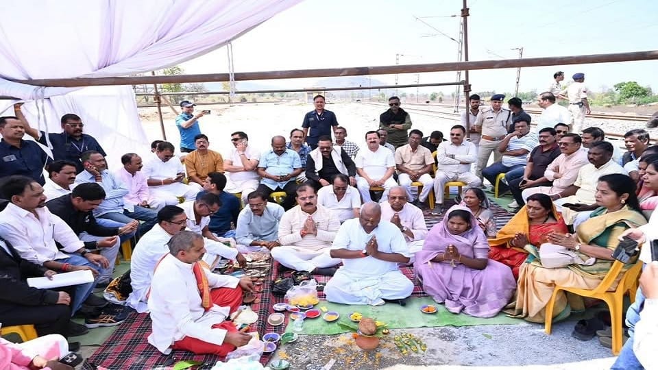 सांसद ने किया भूमि पूजन