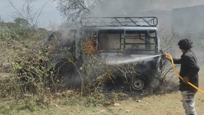 Jhansi: Fire broke out in a garbage dump, a vehicle parked nearby burnt to ashes.