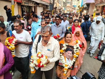 Indore: Congressmen took the ashes of the deceased from Bhagirathpura to Prayagraj, Patwari said – the settlem