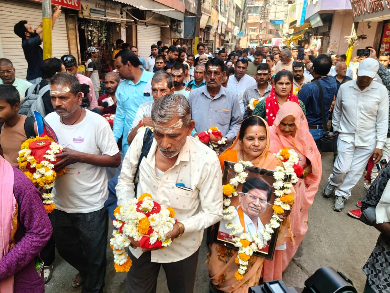 Indore: Congressmen took the ashes of the deceased from Bhagirathpura to Prayagraj, Patwari said – the settlem