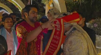 kuldeep-yadav-wedding-bageshwar-maharaj-blessings-masuri-ceremony