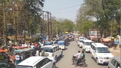 UP Police SI Exam  GRP and RPF remained on alert to provide assistance on trains amidst crowds of candidates