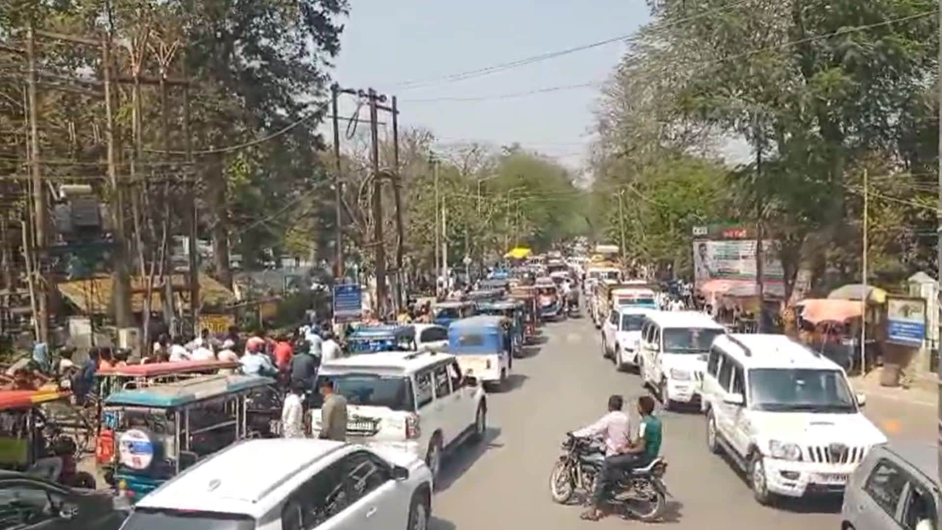 बलिया में अभ्यर्थियों की भीड़