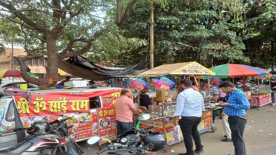 Inflation Hits Street Food in Agra as LPG Shortage Pushes Up Prices