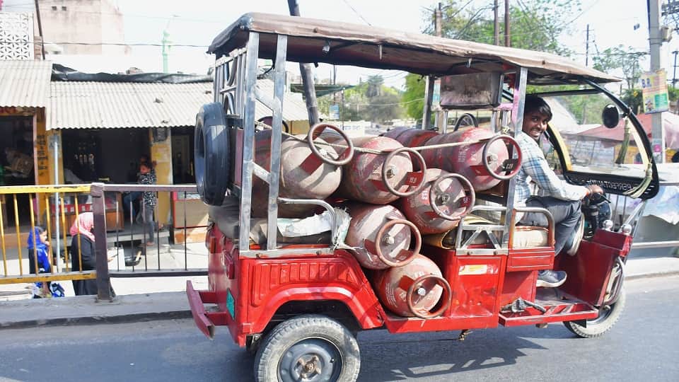 मुरादाबाद में गैस की दिक्कत जारी