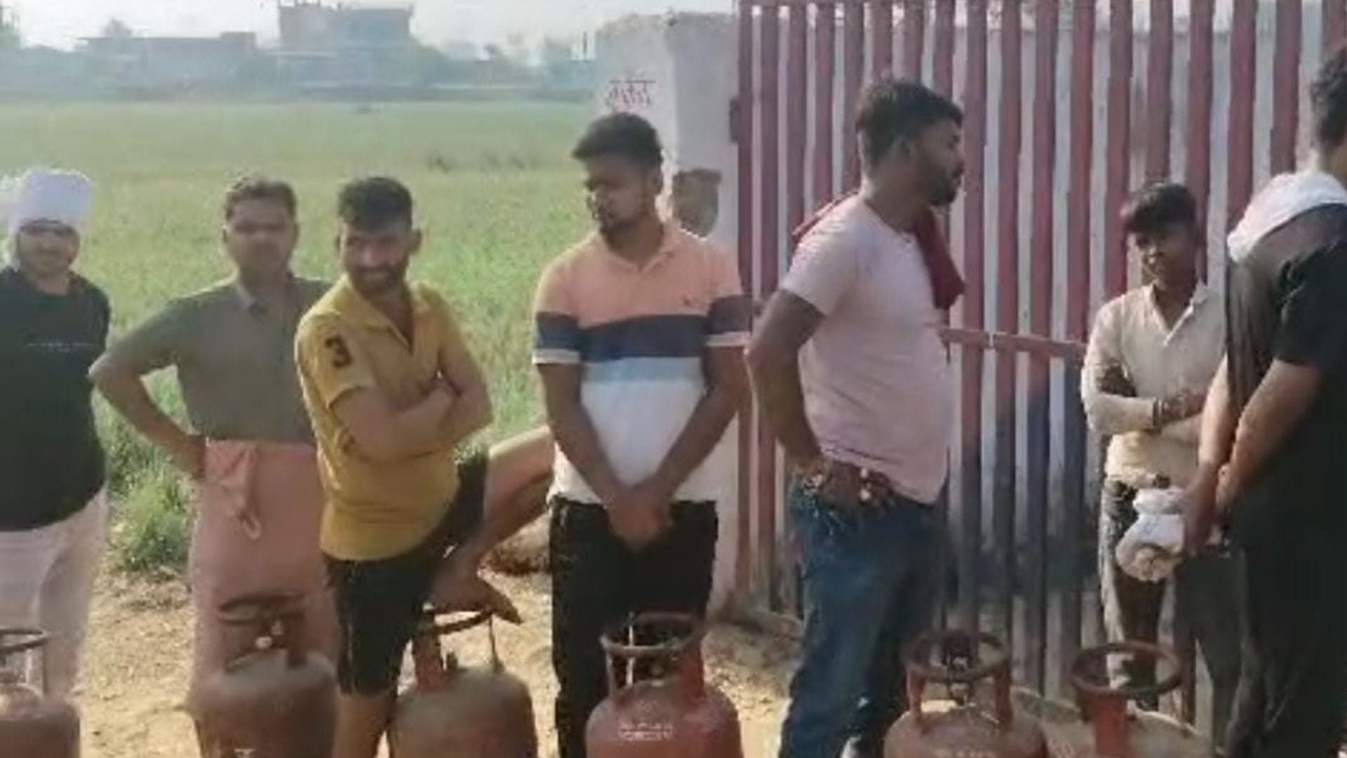 Server Glitches Bring Kitchens Queues Form at Agencies Since Dawn Pending KYC Excuse Failed Bookings