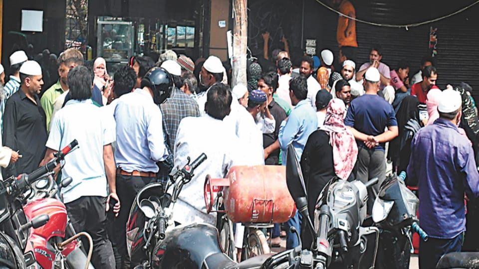 Israel-Iran War Impact: Online booking disruption leads to rush at gas agencies in Meerut