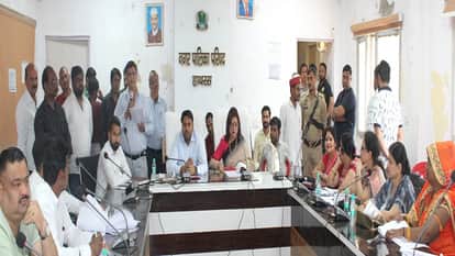 Uproar in Hathras Nagar Palika Board meeting