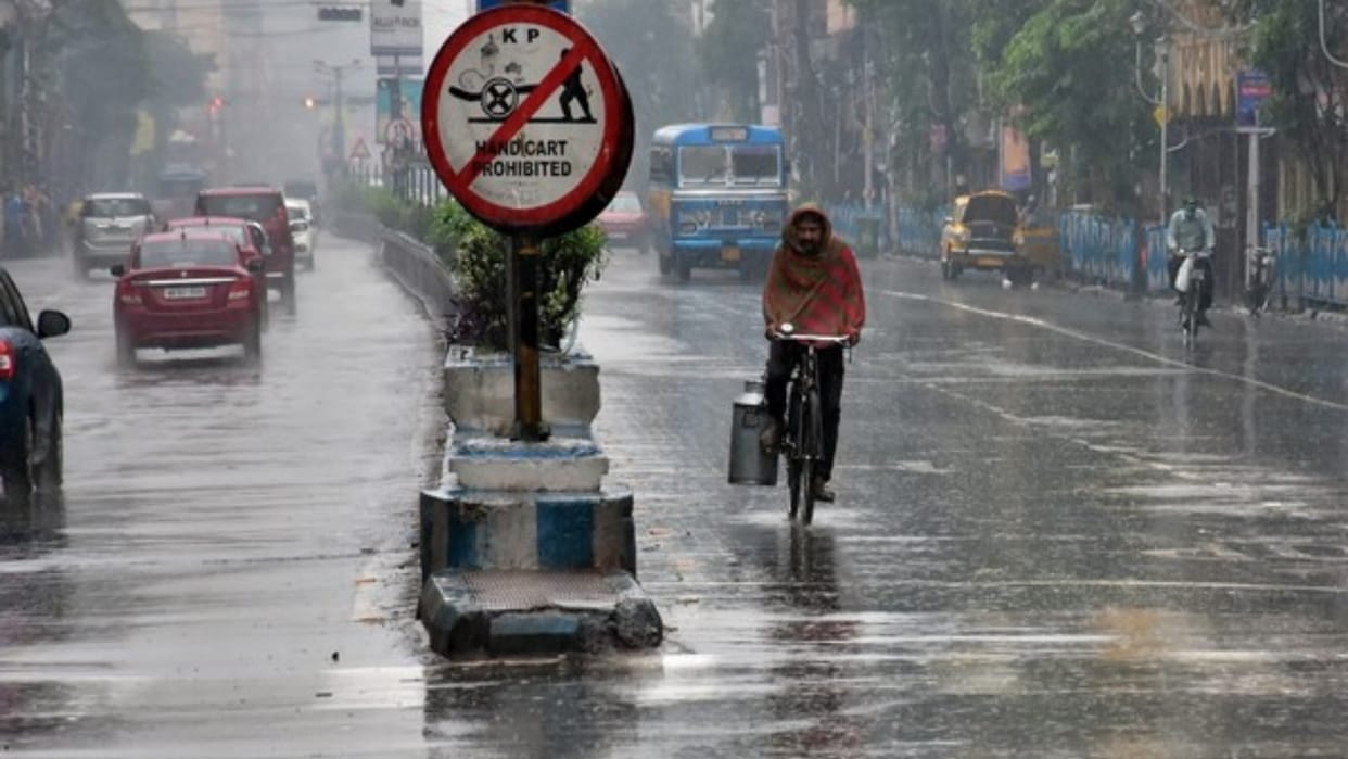Weather Alert Across India: Rain and Lightning Expected from Kullu to Kerala