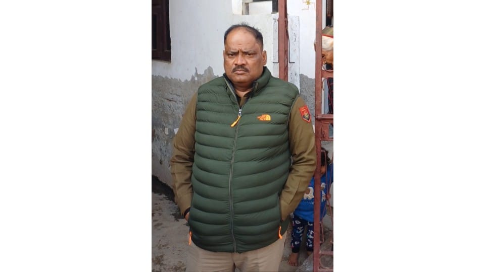 Inspector injured in car accident dies during treatment