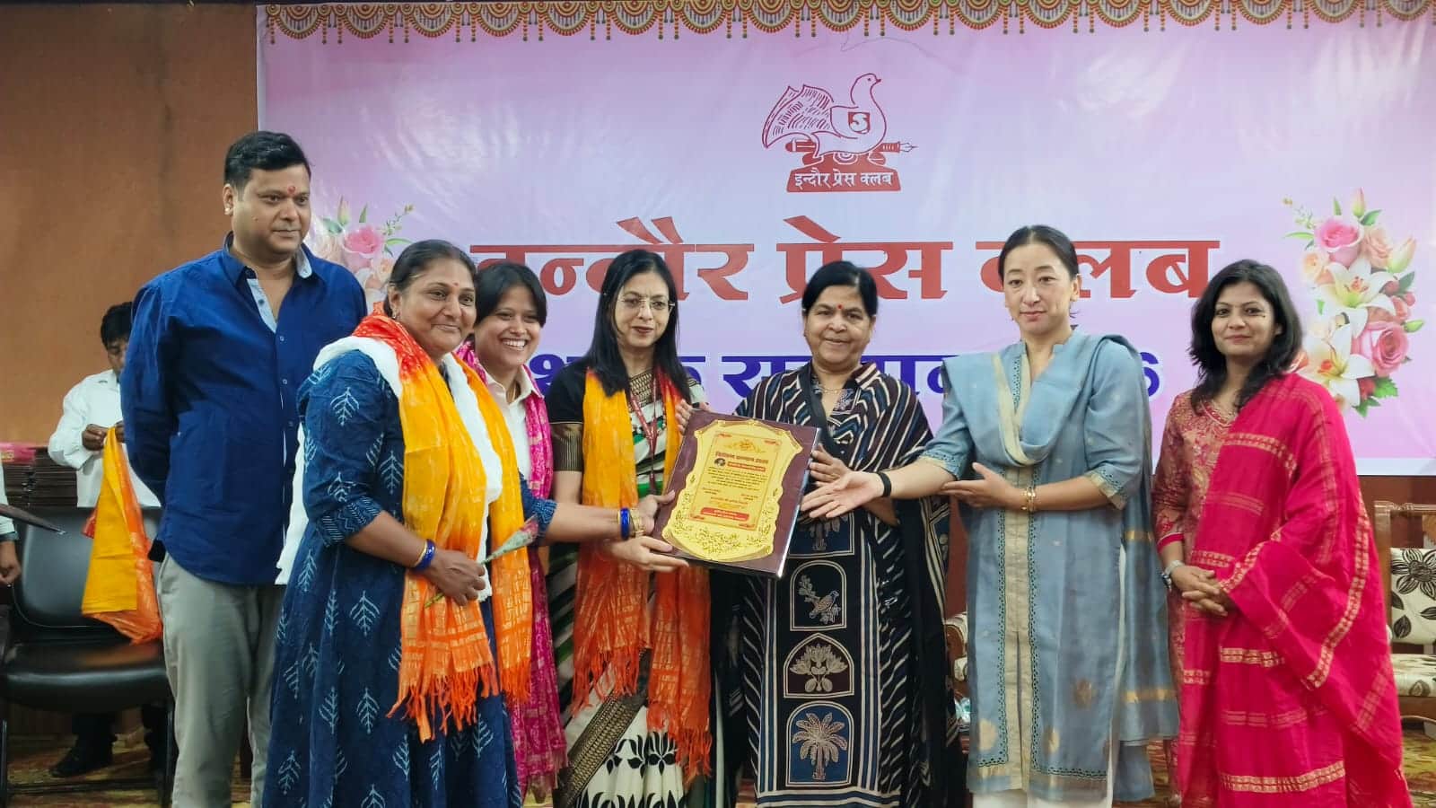 नारी सम्मान से सम्मानित सोनाली सिंह नरगुंदे