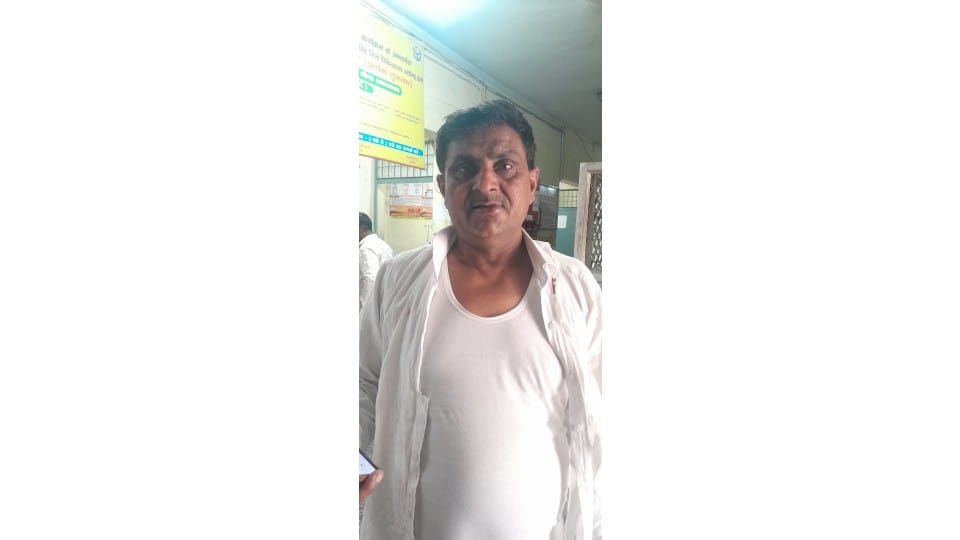 Damad beat up sasur after locking him in a room