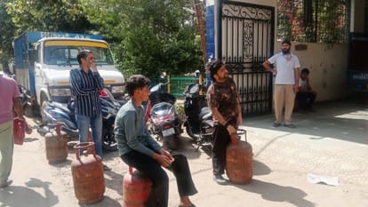 Four days stock of gas cylinders in the state